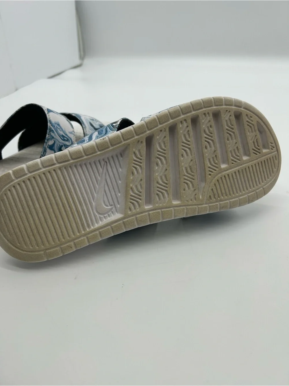 Nike Women’s Benassi Duo Ultra Slide Ocean Wave Color Way size 9